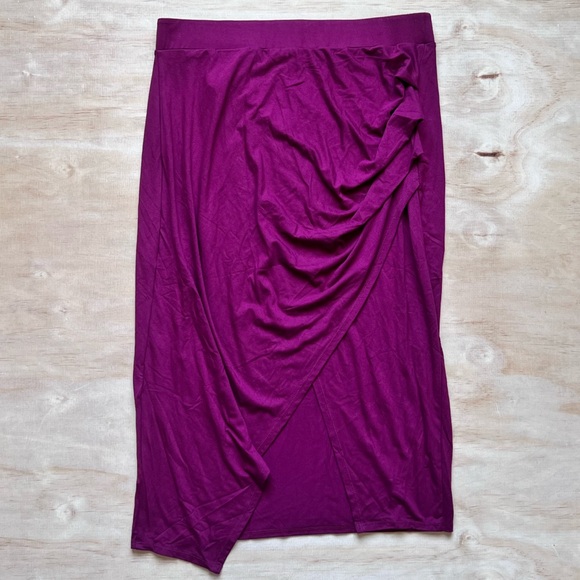 Halara Ruched Split Hem Bodycon Midi Casual Skirt⭐️ - Picture 3 of 8